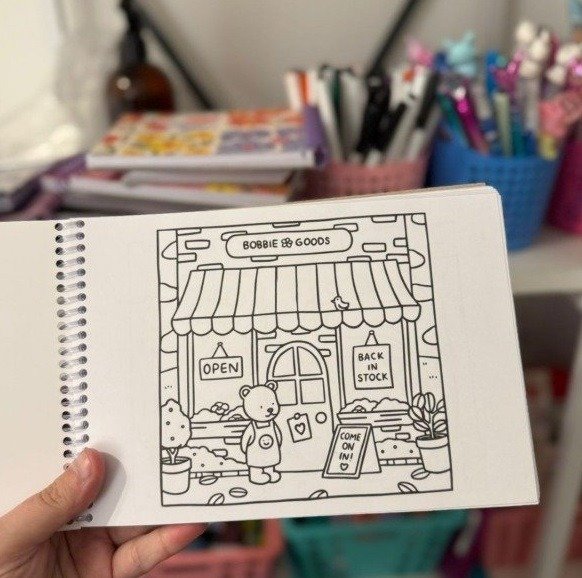 Libro para pintar Bobbies Goods tapa rosa
