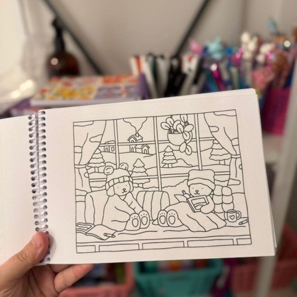 Libro para pintar Bobbies Goods tapa azul