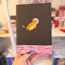 Anotador abrochado con hojas rayadas - Tamaño A5 - Diseño de tapa: Gato astronauta