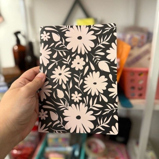 [ABR-00124_MN] Anotador abrochado con hojas rayadas - Tamaño A5 - Diseño de tapa: Flores negras